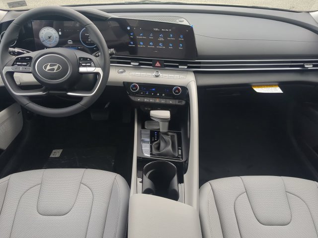 Used 2026 Hyundai Elantra Limited FWD image 13