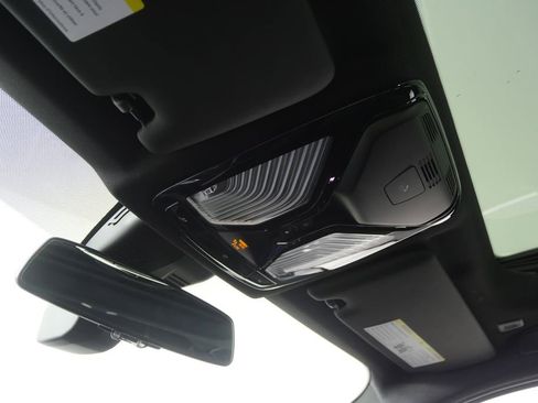 Used 2025 BMW 330i Sedan image 21