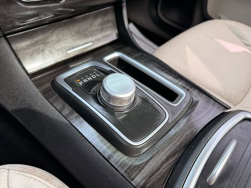 Used 2016 Chrysler 300 Limited RWD image 15