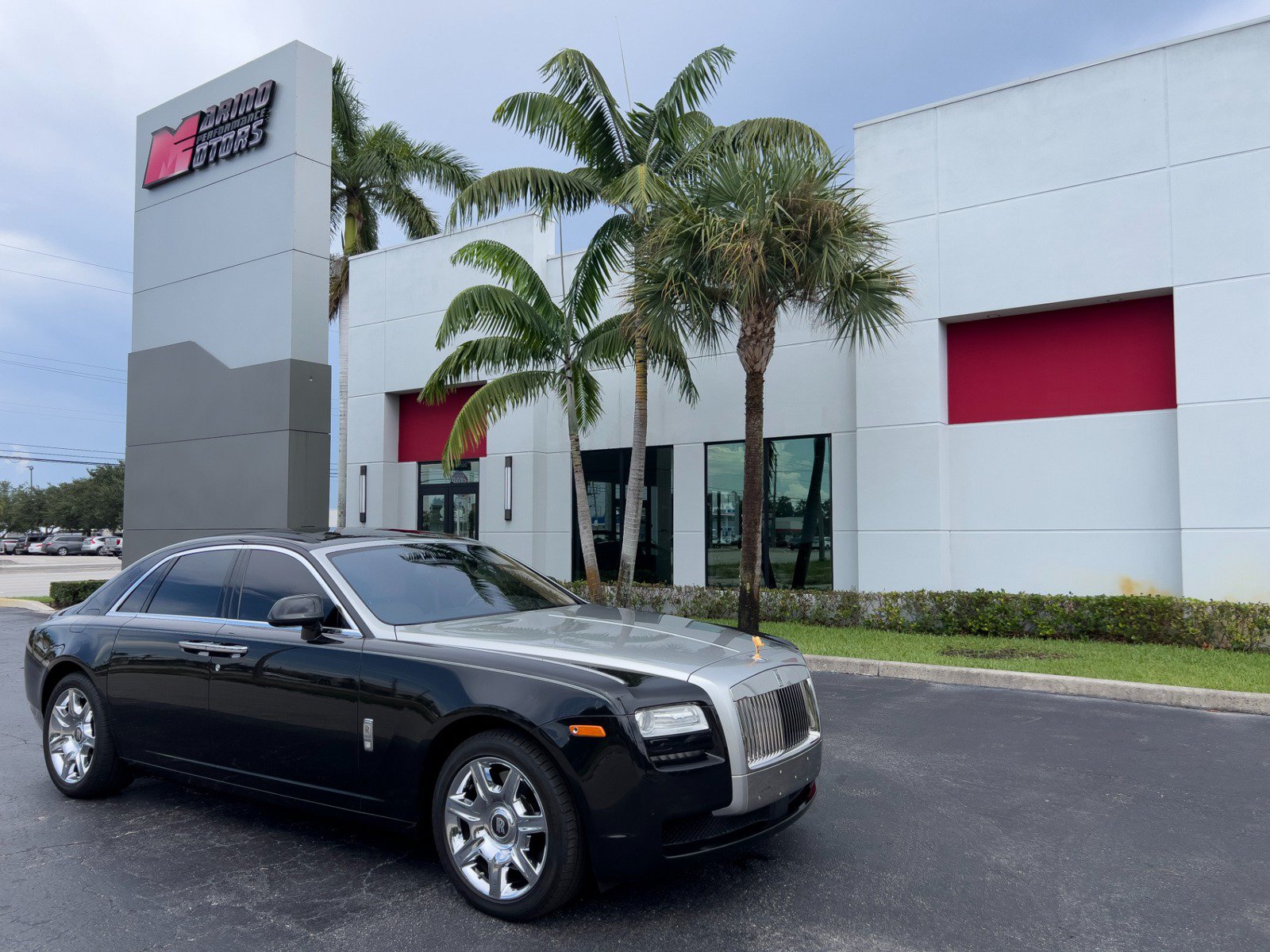 Used 2013 Rolls-Royce Ghost RWD image 3