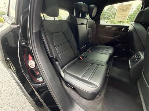Used 2021 Porsche Cayenne AWD/4WD image 38