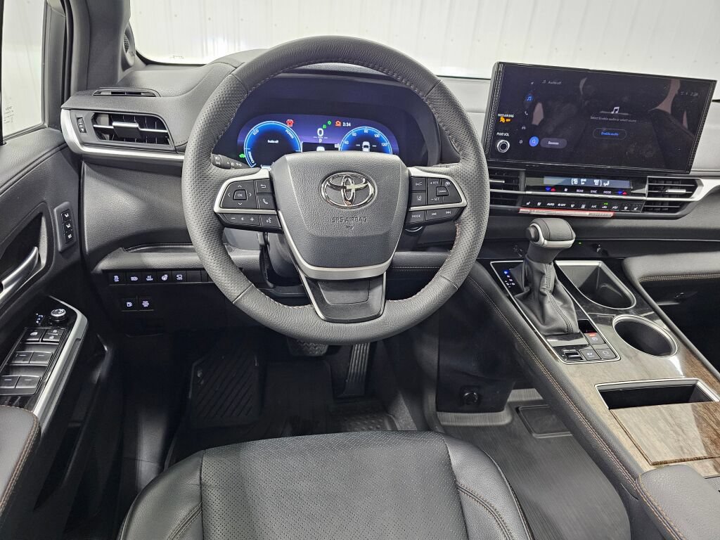 Used 2026 Toyota Sienna Platinum AWD/4WD image 15