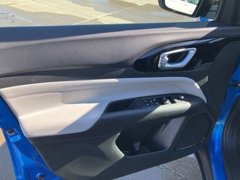 Certified 2025 Jeep Compass Limited image 9