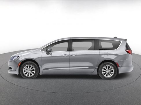 Used 2023 Chrysler Voyager LX FWD image 2