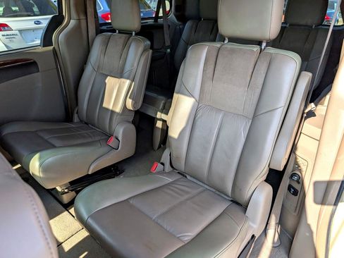 Used 2011 Chrysler Town & Country Limited w/ Trailer Tow Group image 22