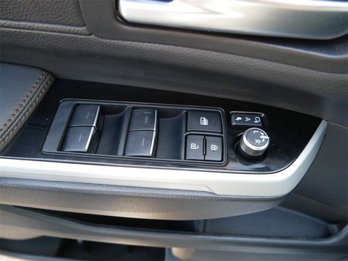 Used 2025 Toyota Sienna Platinum image 17