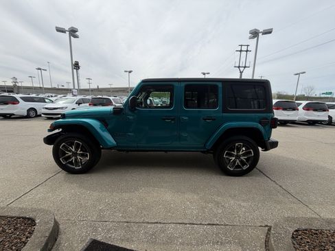 Used 2024 Jeep Wrangler Sport S image 14