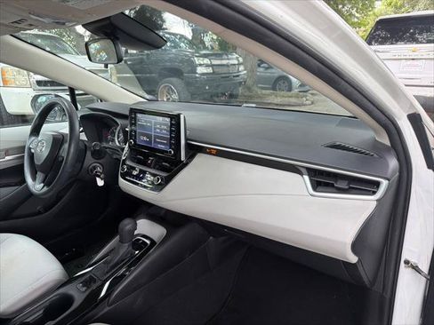 Used 2021 Toyota Corolla LE FWD image 18