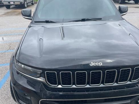 Used 2022 Jeep Grand Cherokee Overland AWD/4WD image 1