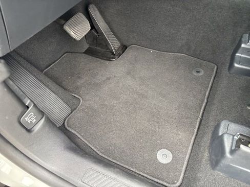 Used 2025 Ford Explorer Active w/ Active Comfort Package image 12