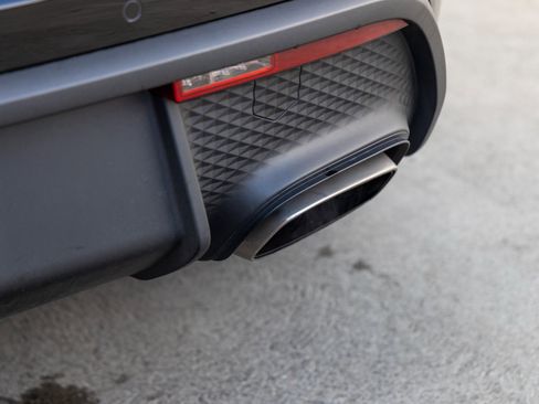 Certified 2025 Porsche Macan image 20