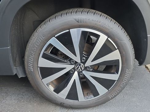 Used 2024 Volkswagen Taos SE image 11