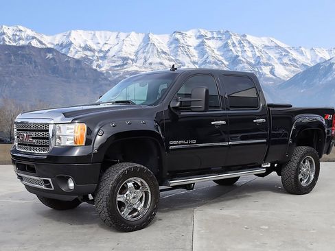 Used 2011 GMC Sierra 3500 Denali image 2