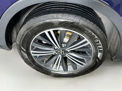 Used 2024 Volkswagen Tiguan Wolfsburg Edition image 11