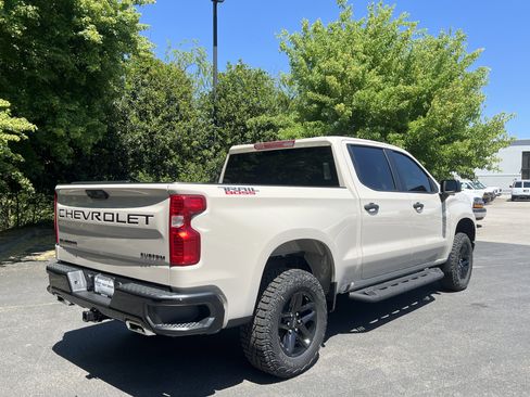 New 2026 Chevrolet Silverado 1500 Custom Trail Boss w/ LPO, Dark Essentials Package AWD/4WD image 9