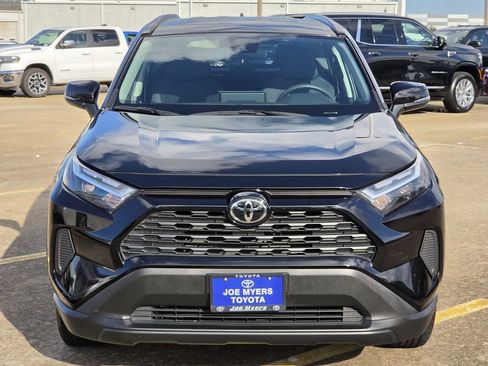 Used 2025 Toyota RAV4 XLE FWD image 3