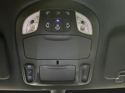 Used 2023 Chrysler Pacifica Limited w/ Uconnect Theater Family Group FWD image 34