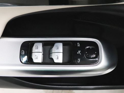 Used 2025 Mercedes-Benz E 350 4MATIC Sedan image 10