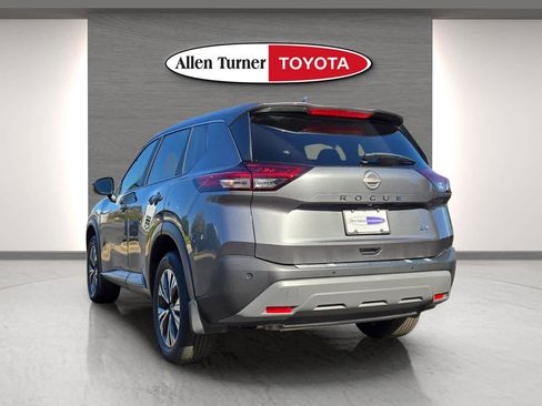 Used 2023 Nissan Rogue SV image 9