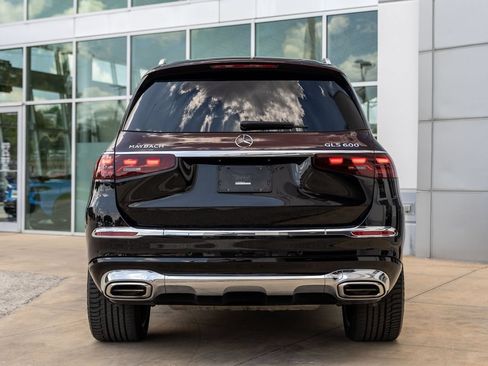 Used 2024 Mercedes-Benz Maybach GLS 600 4MATIC image 16