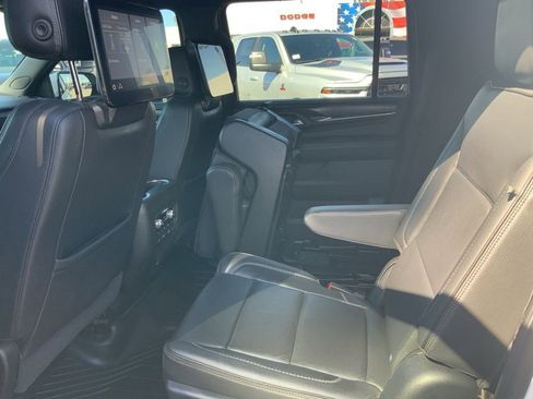 Used 2021 GMC Yukon XL Denali w/ Denali Premium Package AWD/4WD image 18