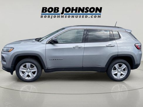 Used 2022 Jeep Compass Latitude w/ Convenience Group AWD/4WD image 4
