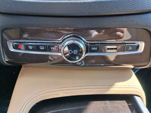 Used 2016 Volvo XC90 T6 Momentum w/ Protection Package Plus AWD/4WD image 19