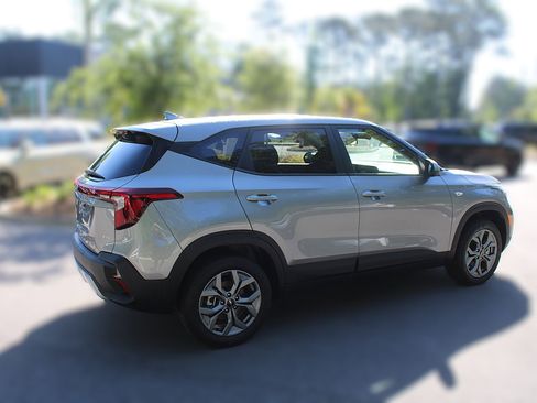Certified 2026 Kia Seltos LX AWD/4WD image 12