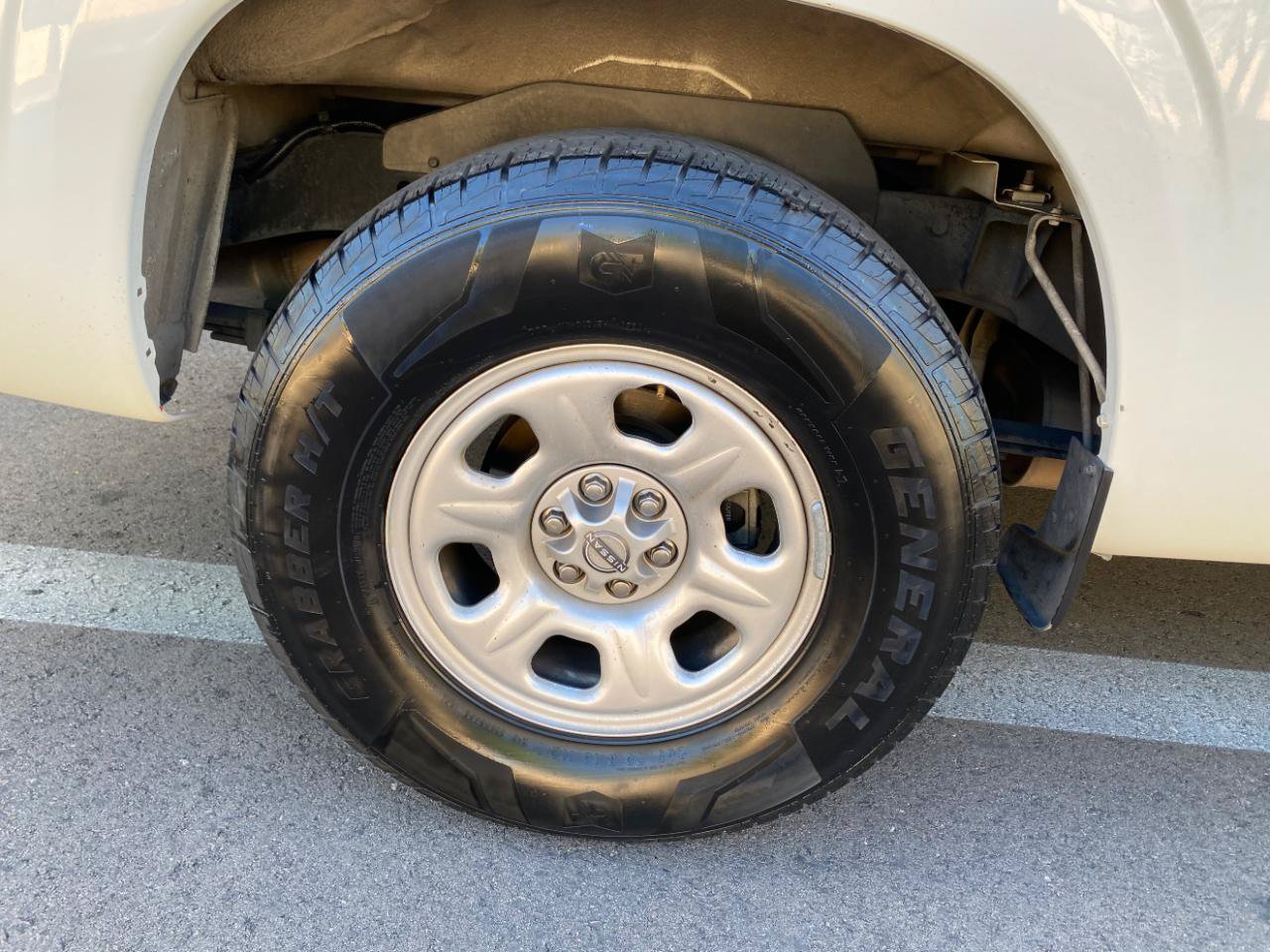 Used 2024 Nissan Frontier S RWD image 23