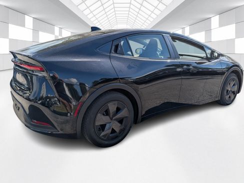 Used 2024 Toyota Prius LE image 6