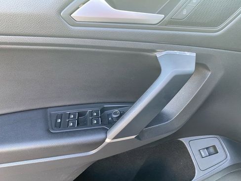 Used 2020 Volkswagen Tiguan SEL image 12