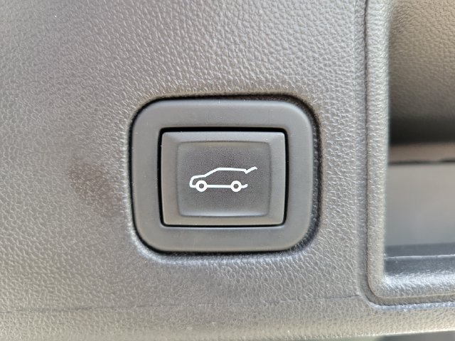 Used 2024 GMC Terrain SLT AWD/4WD image 10
