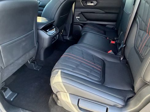 Certified 2025 Nissan Armada PRO-4X w/ Pro-4X Premium Package image 17