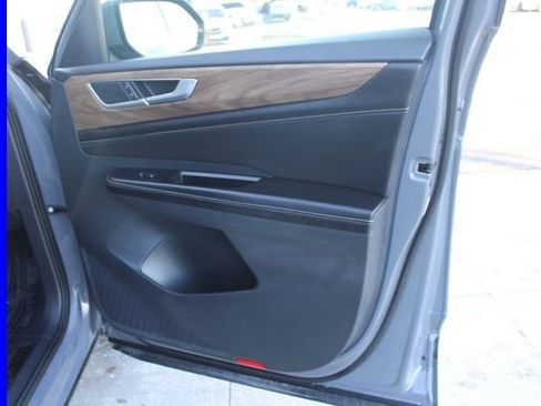 Used 2025 Volkswagen Atlas SE image 21