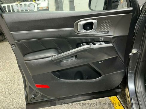 Used 2021 Kia Sorento SX Prestige image 11