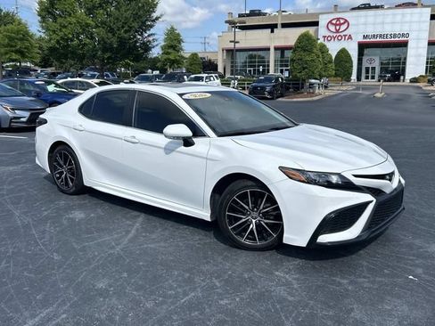 Used 2024 Toyota Camry SE w/ Cold Weather Package FWD image 2