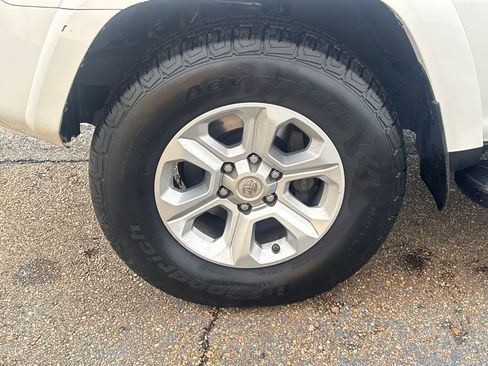 Used 2017 Toyota 4Runner SR5 Premium image 25