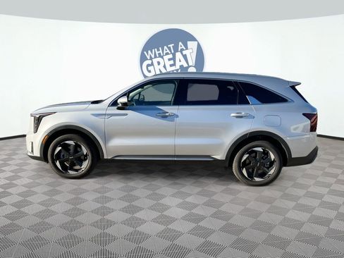 Certified 2025 Kia Sorento EX image 3