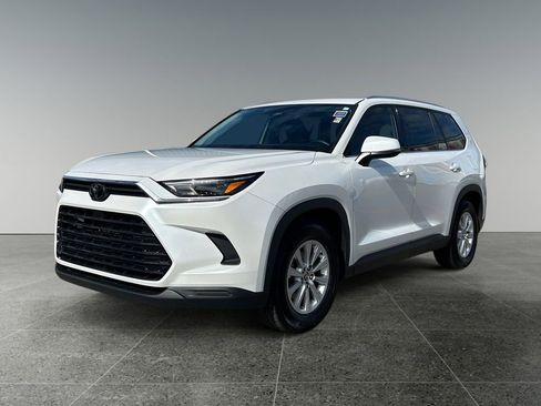 Used 2024 Toyota Grand Highlander AWD image 3