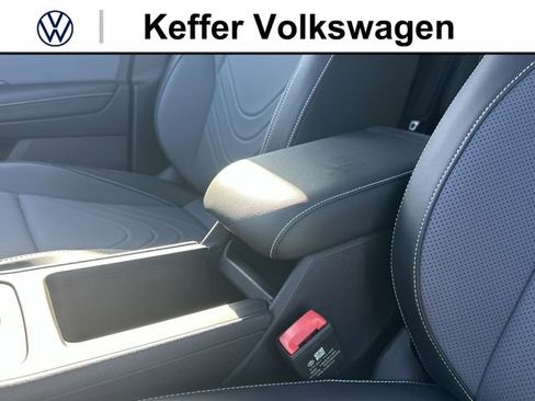 New 2026 Volkswagen Tiguan SE R-Line FWD image 27