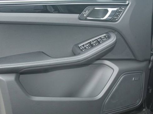 New 2026 Porsche Macan Base image 21