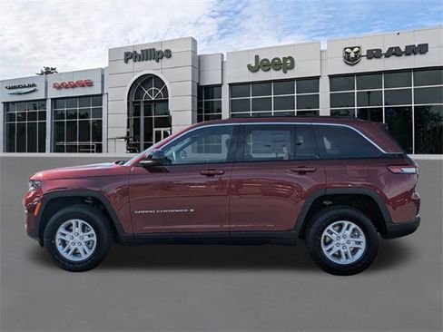 New 2025 Jeep Grand Cherokee Laredo image 7