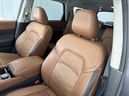 Used 2024 Nissan Pathfinder Platinum w/ Cargo Package image 8