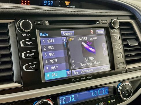 Used 2019 Toyota Highlander XLE AWD/4WD image 17