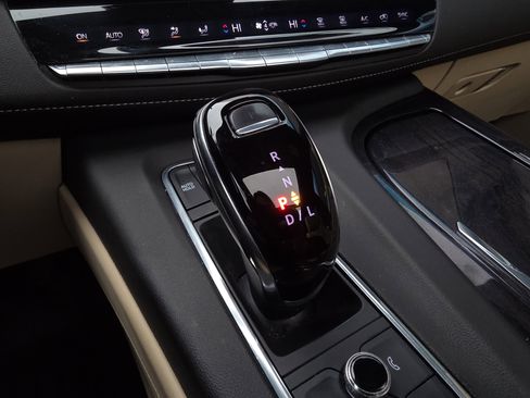 Used 2021 Cadillac Escalade Premium Luxury image 30