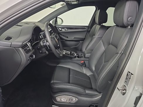 Used 2026 Porsche Macan AWD/4WD image 5
