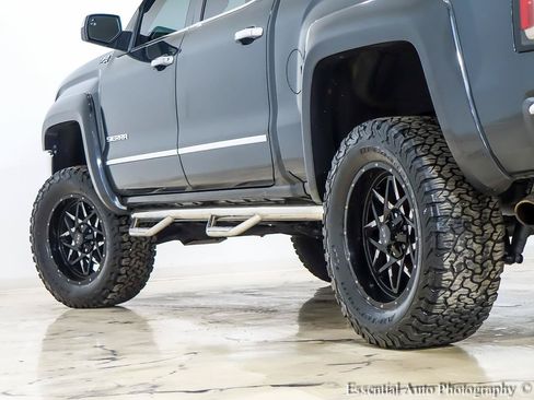 Used 2018 GMC Sierra 1500 SLT w/ Suspension Package, Off-Road AWD/4WD image 11