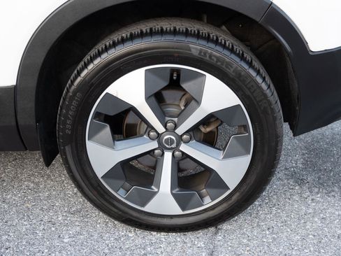 Used 2023 Volvo XC40 B5 Plus image 14