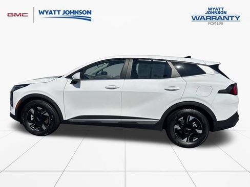 Used 2026 Kia Sportage LX FWD image 2