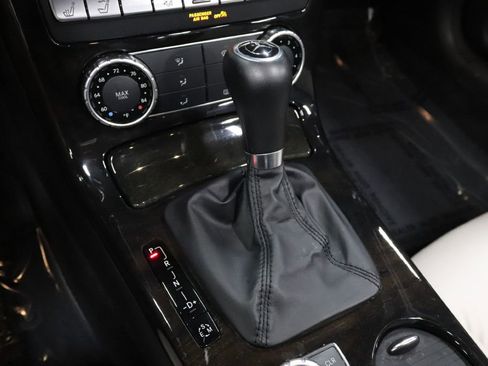 Used 2015 Mercedes-Benz SLK 250 image 30